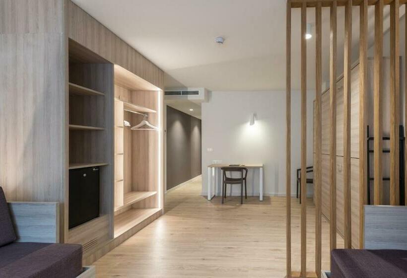 اتاق لوکس خانوادگی, Hotel & Apartahotel Serhs Cosmos