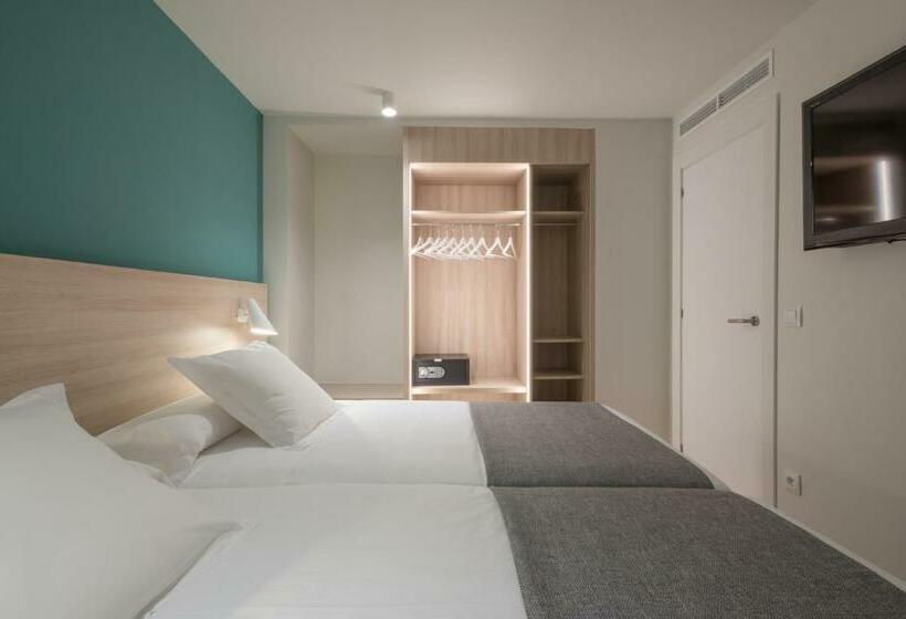 اتاق لوکس خانوادگی, Hotel & Apartahotel Serhs Cosmos