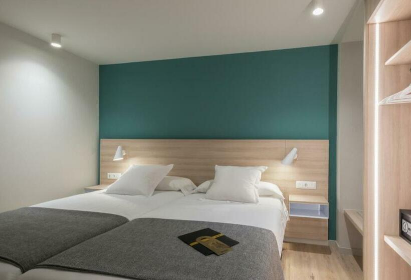 اتاق لوکس خانوادگی, Hotel & Apartahotel Serhs Cosmos