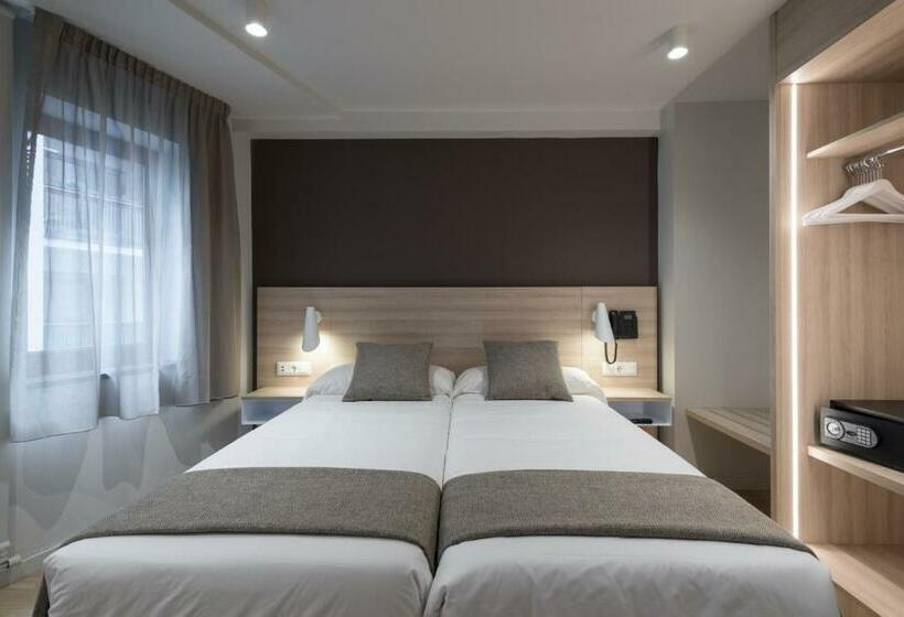 اتاق لوکس خانوادگی, Hotel & Apartahotel Serhs Cosmos