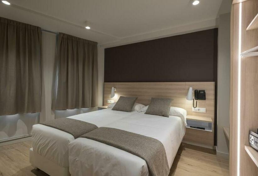 اتاق لوکس خانوادگی, Hotel & Apartahotel Serhs Cosmos