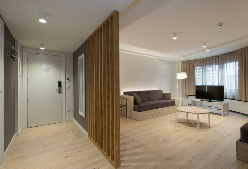 اتاق لوکس خانوادگی, Hotel & Apartahotel Serhs Cosmos