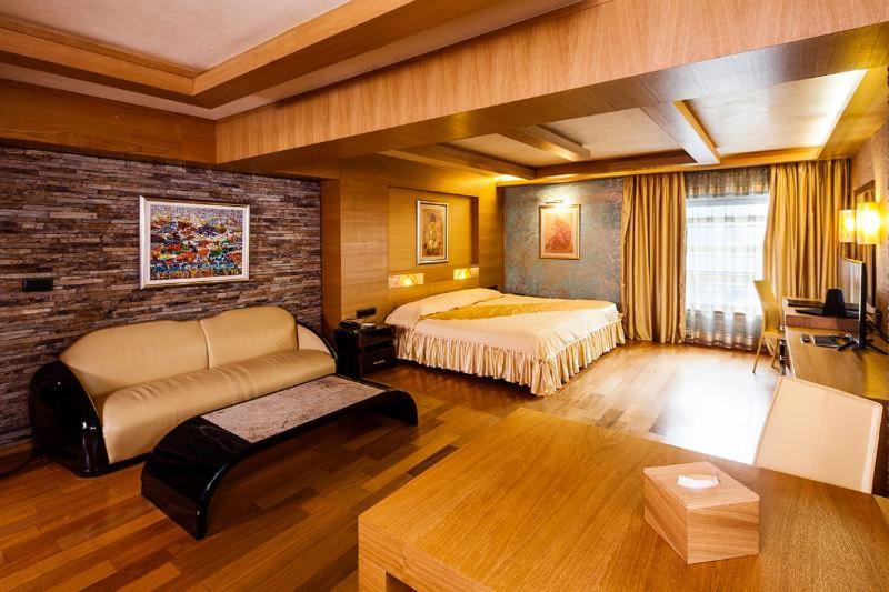 غرفة سوبيريور, Anel