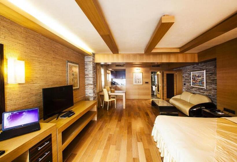 غرفة سوبيريور, Anel