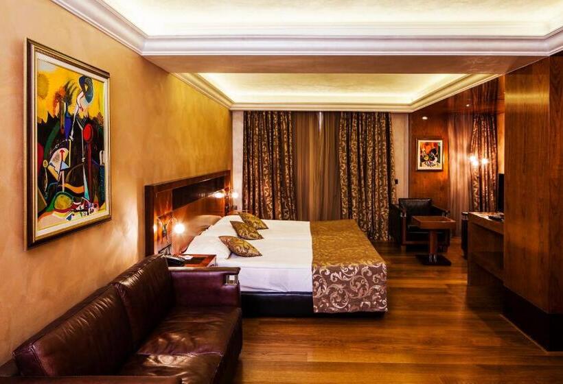 غرفة بيزنس, Anel