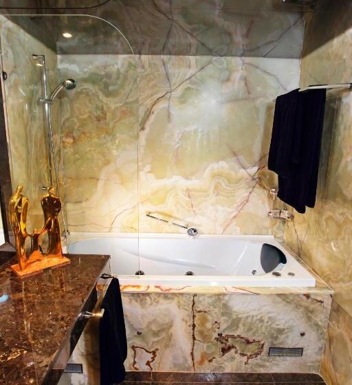 جناح رئاسى, Anel