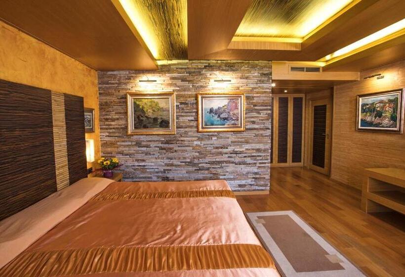 جناح رئاسى, Anel