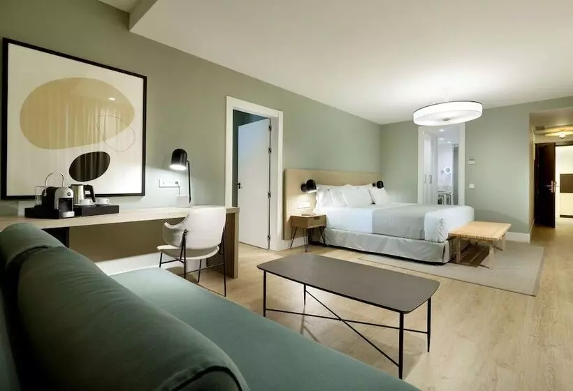 سوییت جونیور, Barcelo Oviedo Cervantes
