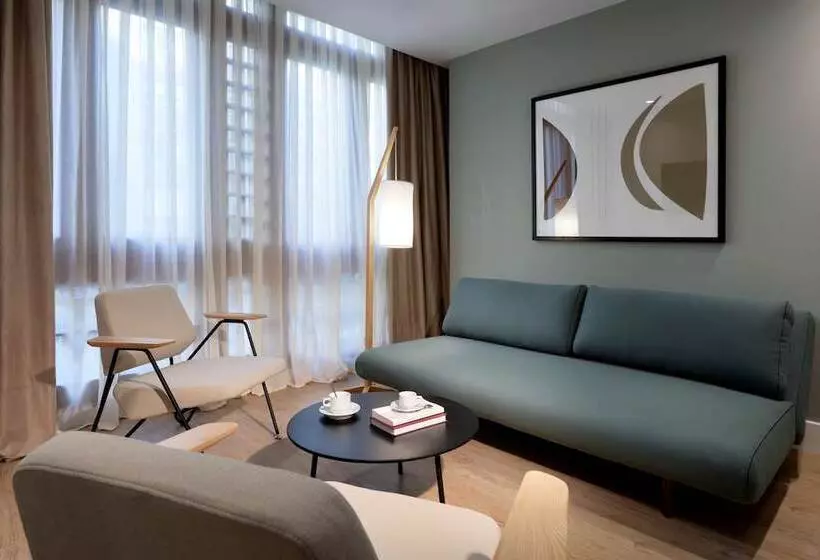 سوییت جونیور, Barcelo Oviedo Cervantes