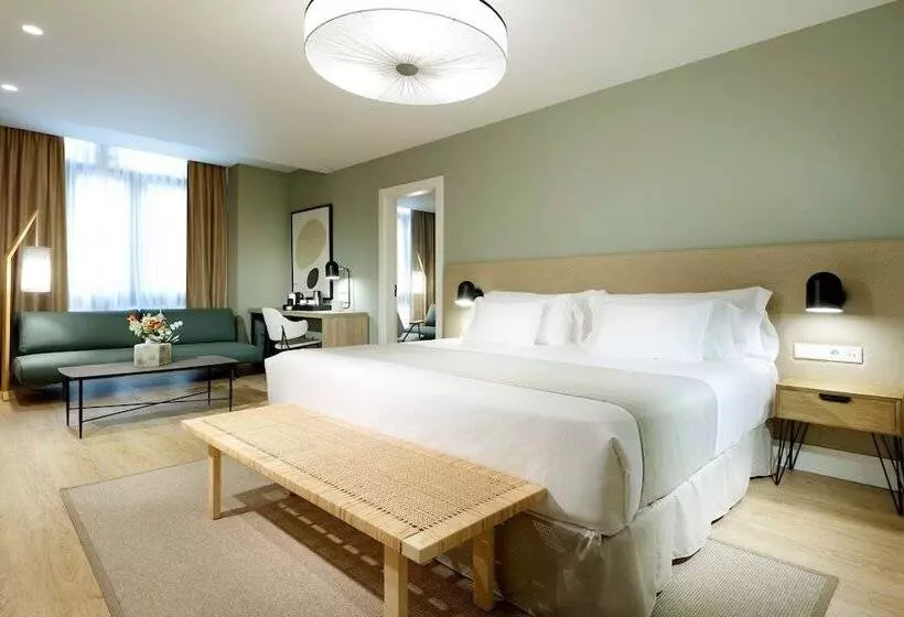سوییت جونیور, Barcelo Oviedo Cervantes