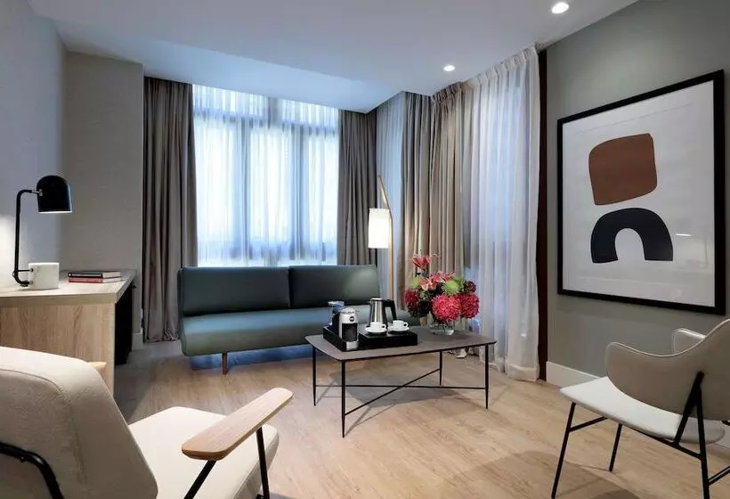 سوییت جونیور, Barcelo Oviedo Cervantes
