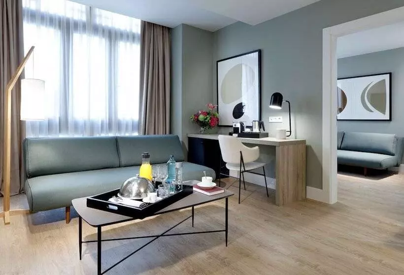 سوییت جونیور, Barcelo Oviedo Cervantes