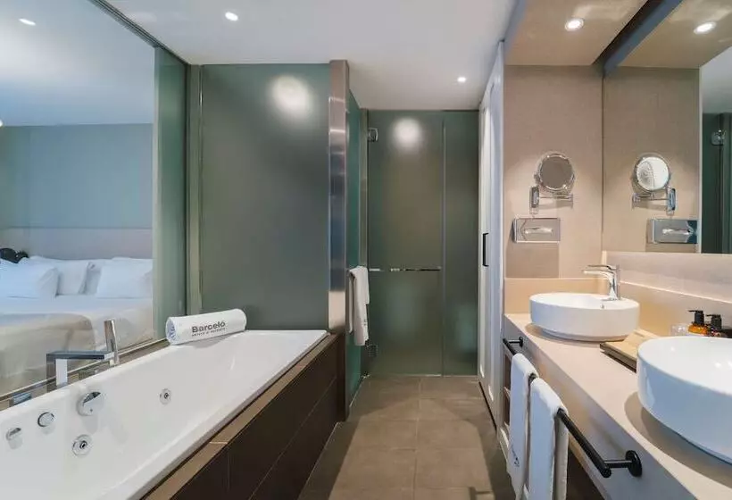 Premium Family Room, Barcelo Oviedo Cervantes