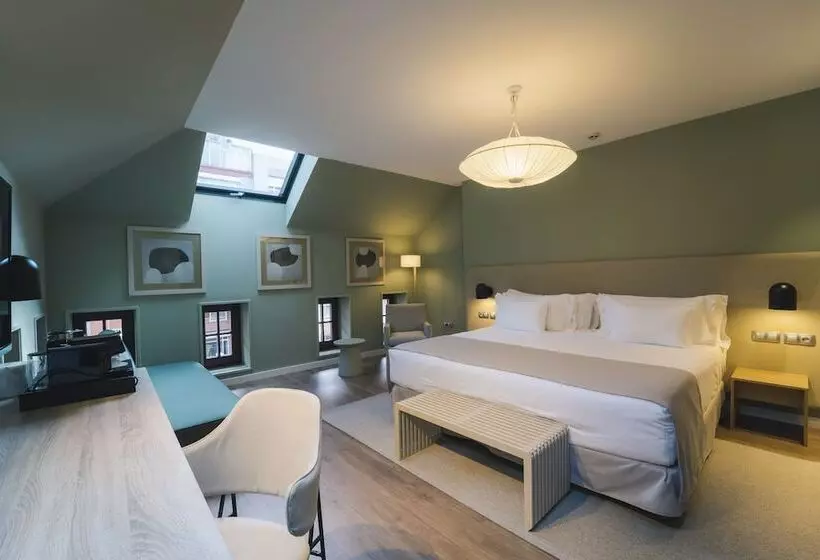 Premium Family Room, Barcelo Oviedo Cervantes