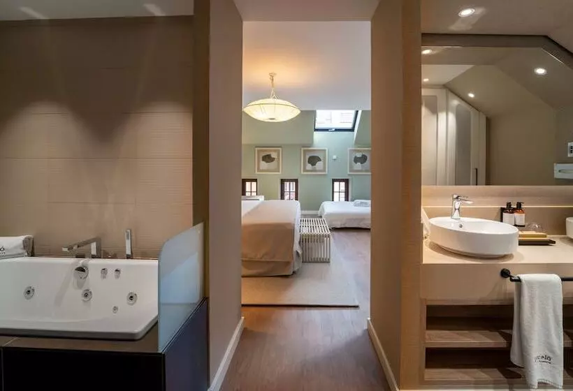 Premium Family Room, Barcelo Oviedo Cervantes