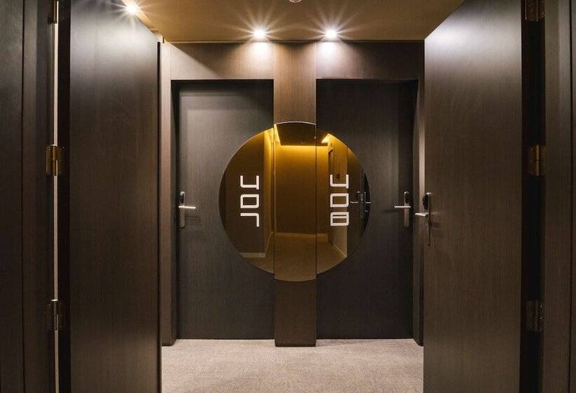 패밀리 룸, Barcelo  Oviedo Cervantes