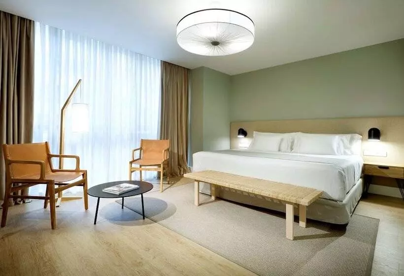 اتاق لوکس, Barcelo Oviedo Cervantes