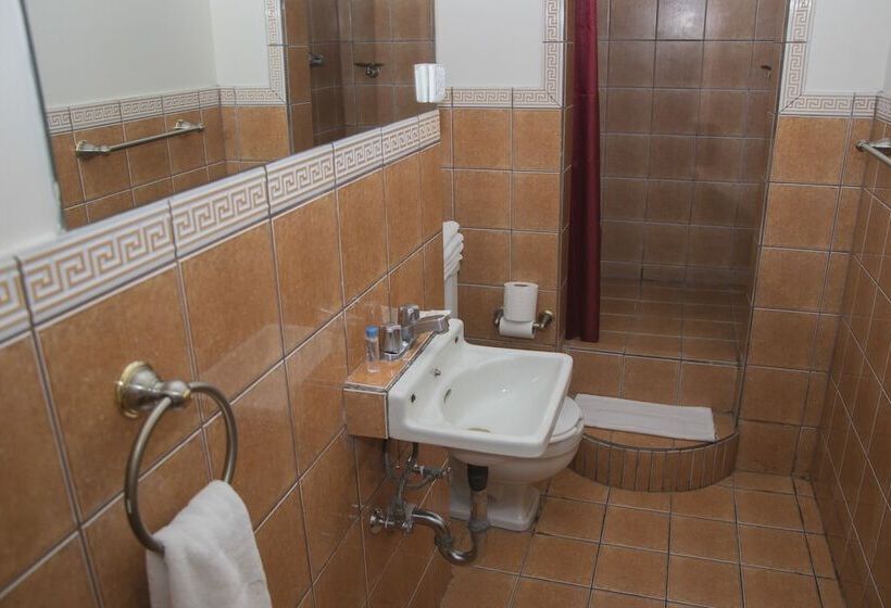 اتاق استاندارد سه نفره, Colonial