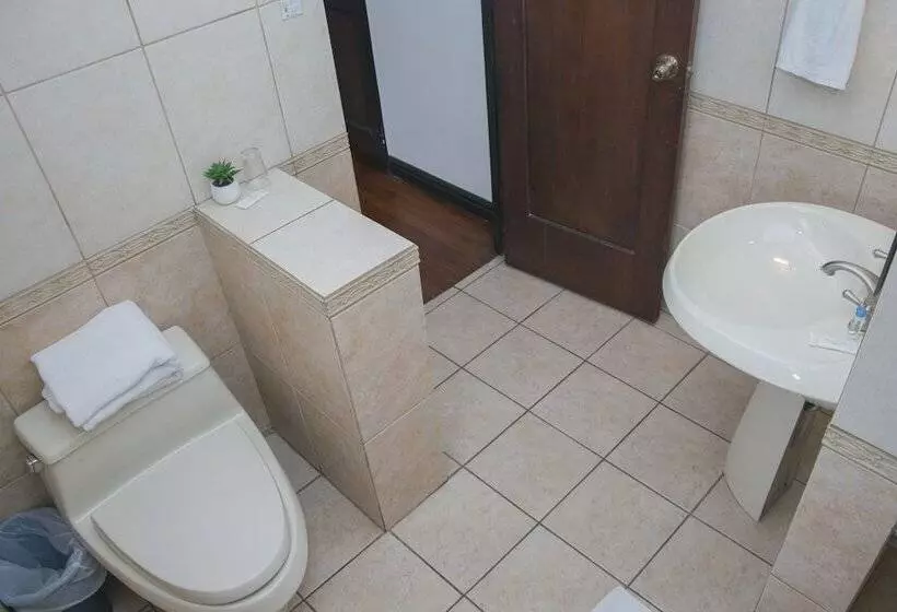 Junior Suite, Colonial