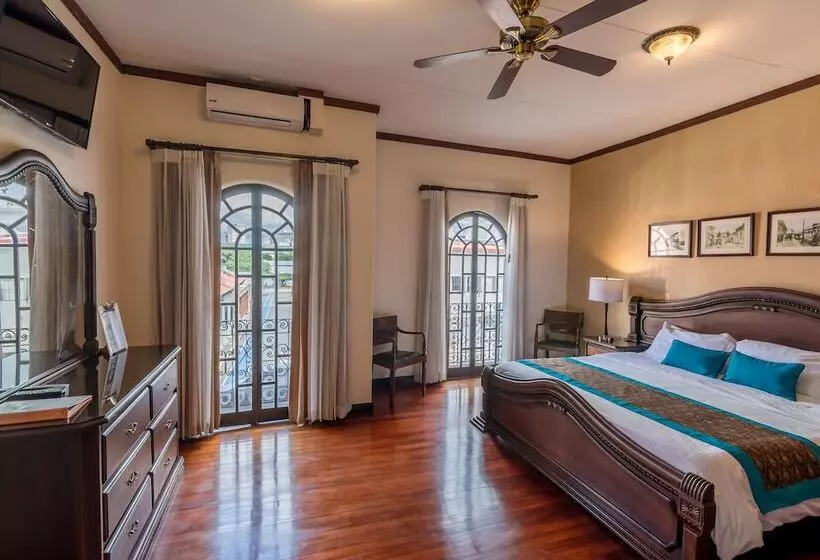 Junior Suite, Colonial