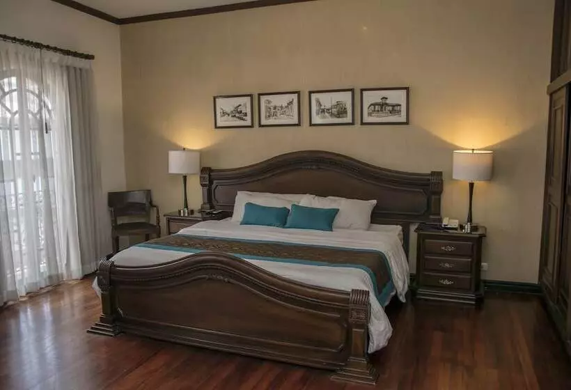 Junior Suite, Colonial