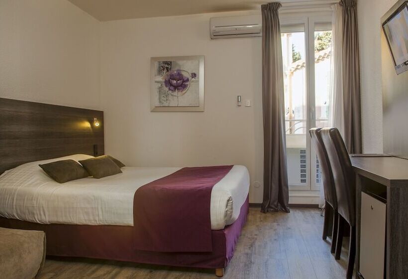 חדר סטנדרט לשלושה, De La Baie