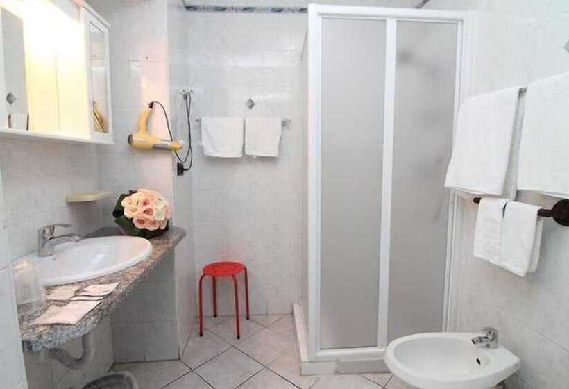 اتاق استاندارد سه نفره, Esperia