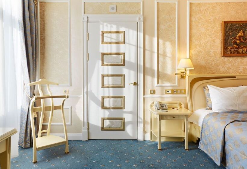 주니어 스위트, Europe