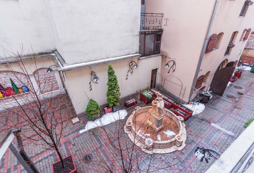 اتاق استاندارد سه نفره, Garden Palace