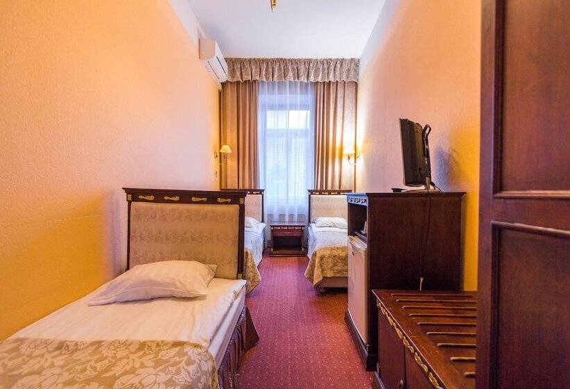 اتاق استاندارد سه نفره, Garden Palace