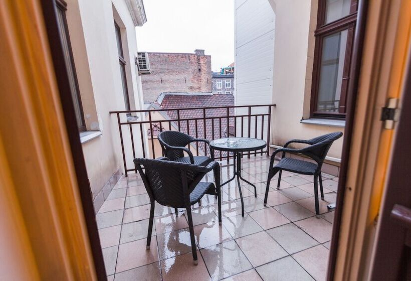 سوییت جونیور, Garden Palace