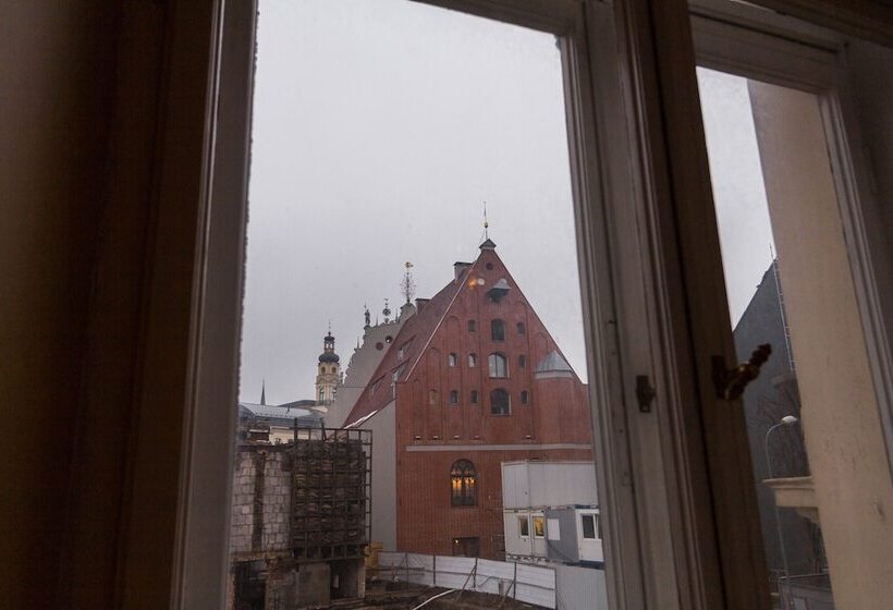 سوئیت رویال, Garden Palace