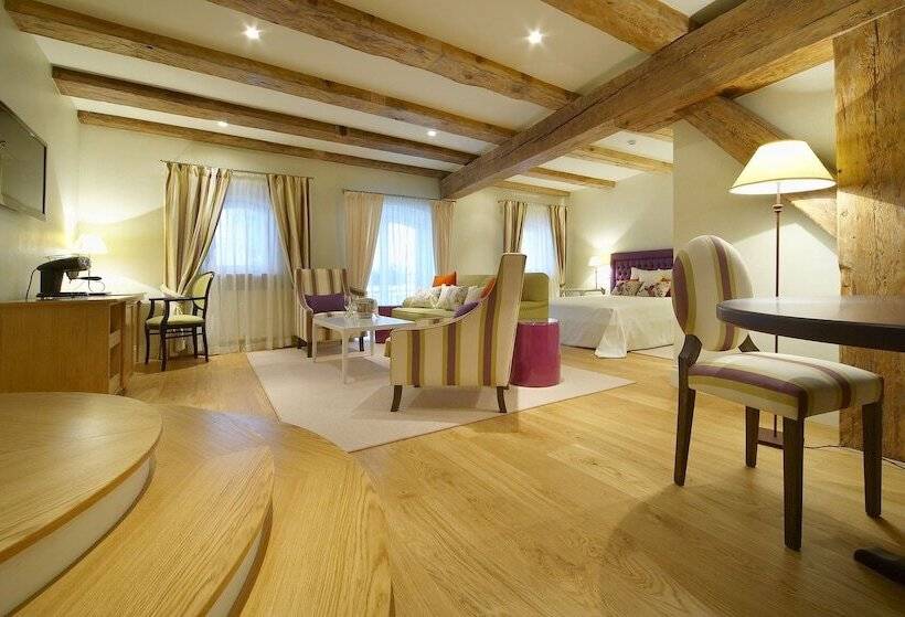 سوییت لوکس, Garden Palace