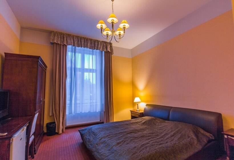 اتاق لوکس, Garden Palace