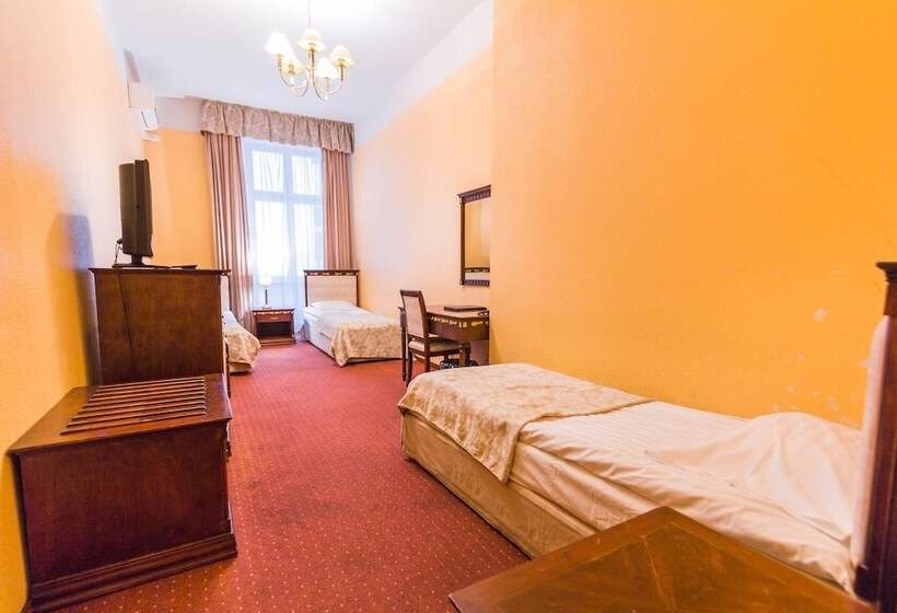 اتاق استاندارد سه نفره, Garden Palace