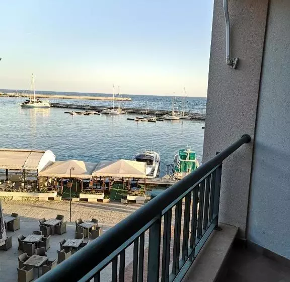 Huoneisto 1 Makuuhuone Merinäkymä, Marina City Apart