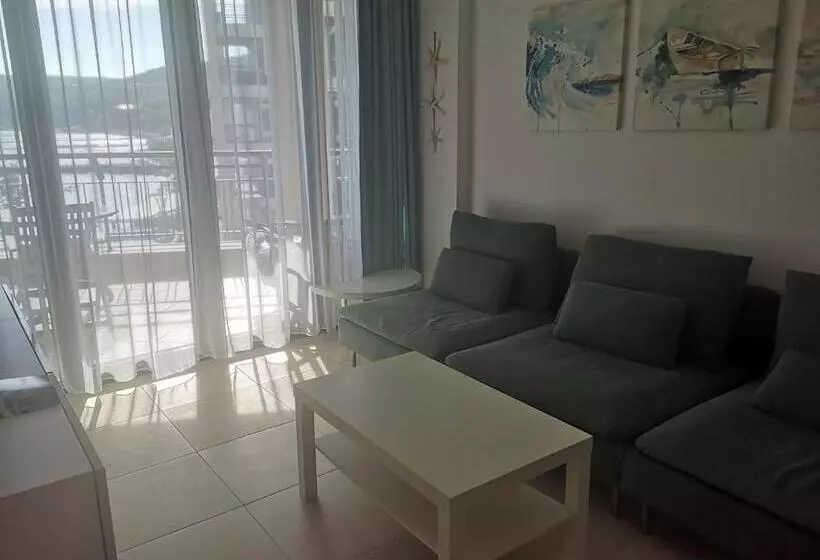 Huoneisto 1 Makuuhuone Merinäkymä, Marina City Apart