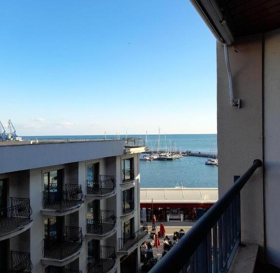 شقة غرفة واحدة, Marina City Apart