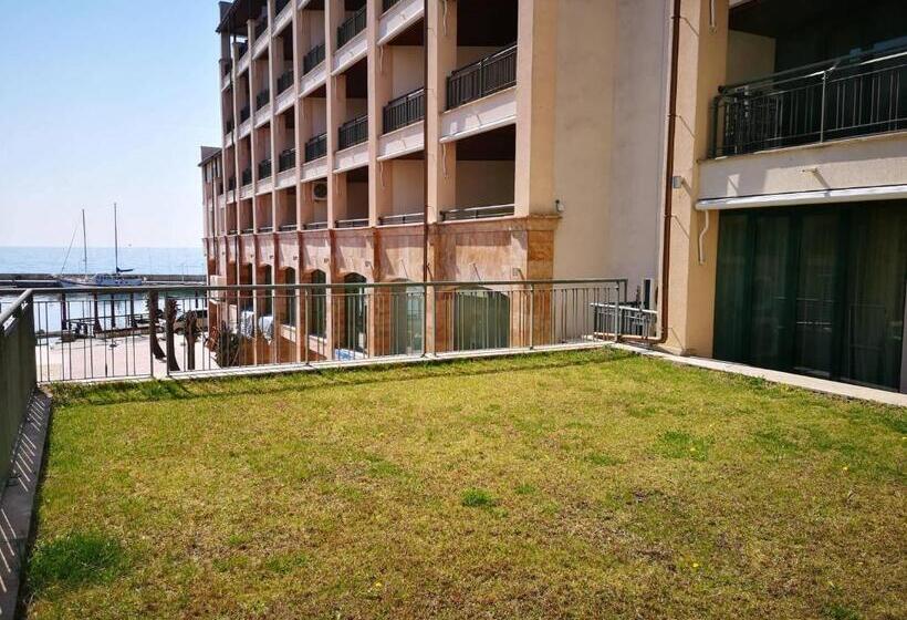 شقة غرفة واحدة مطلة على الحديقة, Marina City Apart