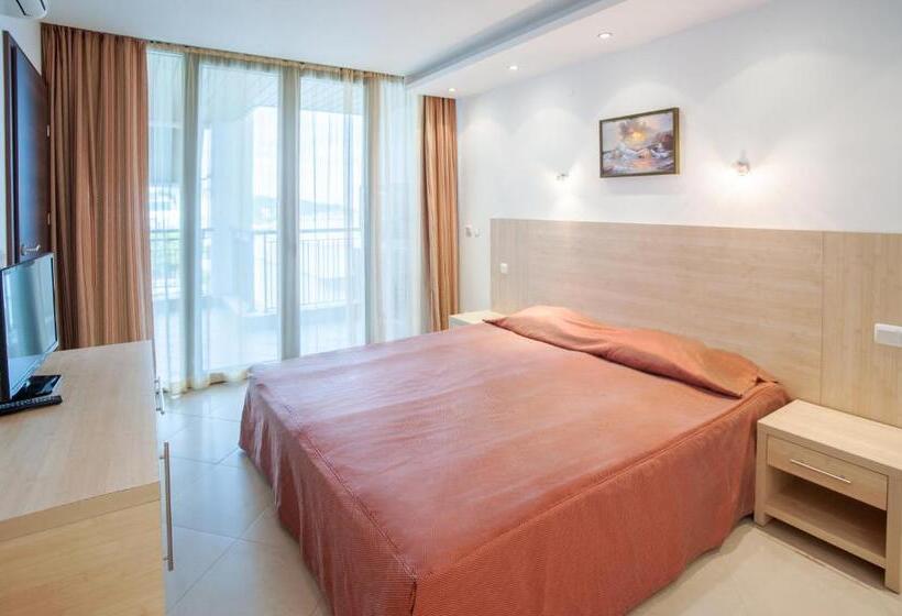 شقة غرفتين, Marina City Apart