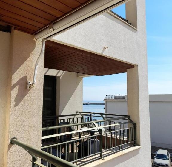 شقة غرفة واحدة, Marina City Apart