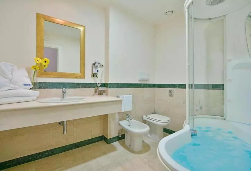 اتاق لوکس سه تخته, Minerva Resort
