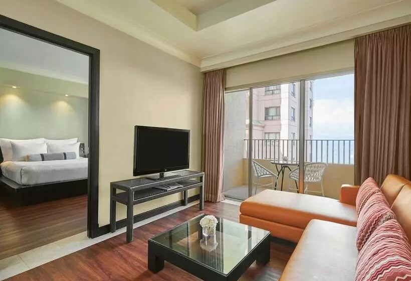 سوئیت با چشم‌انداز, Mövenpick Hotel Mactan Island Cebu