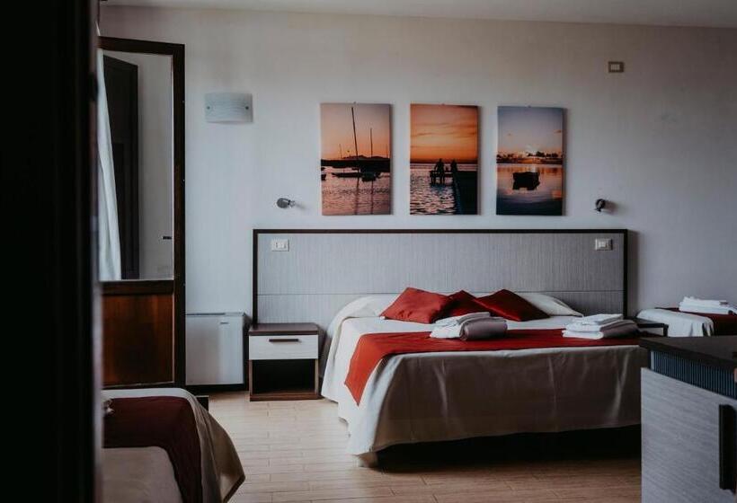 اتاق استاندارد چهار تخته با چشمانداز دریا, Resort Santa Maria