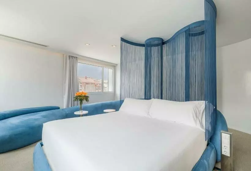 سوییت جونیور, Room Mate Oscar