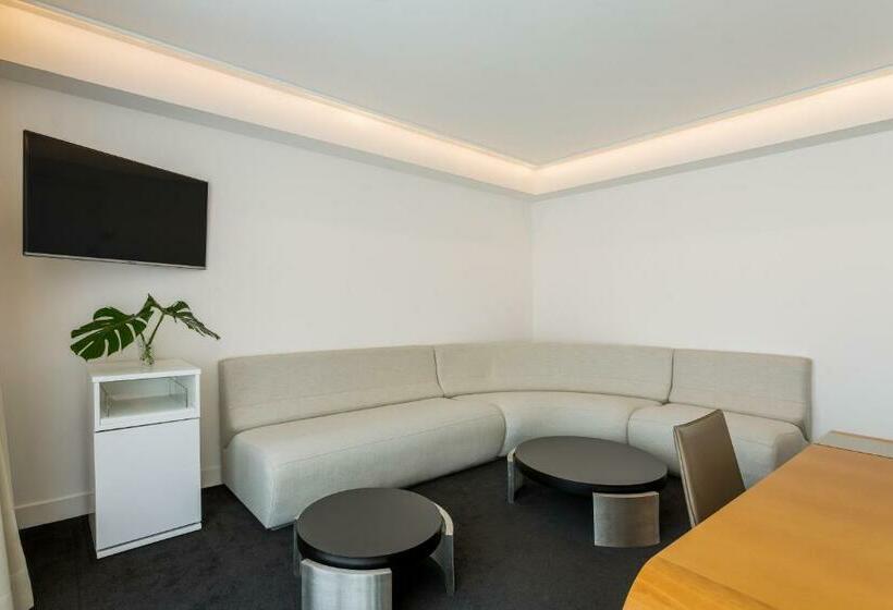 سوییت, Room Mate Oscar