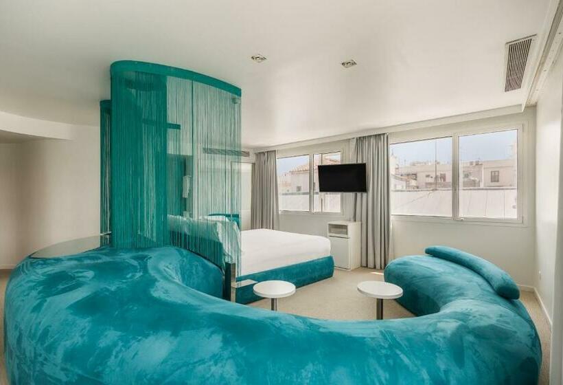 سوییت جونیور, Room Mate Oscar