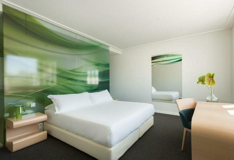 اتاق لوکس, Room Mate Oscar