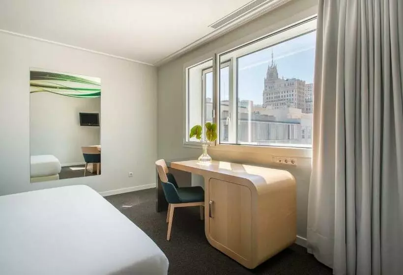 اتاق لوکس, Room Mate Oscar