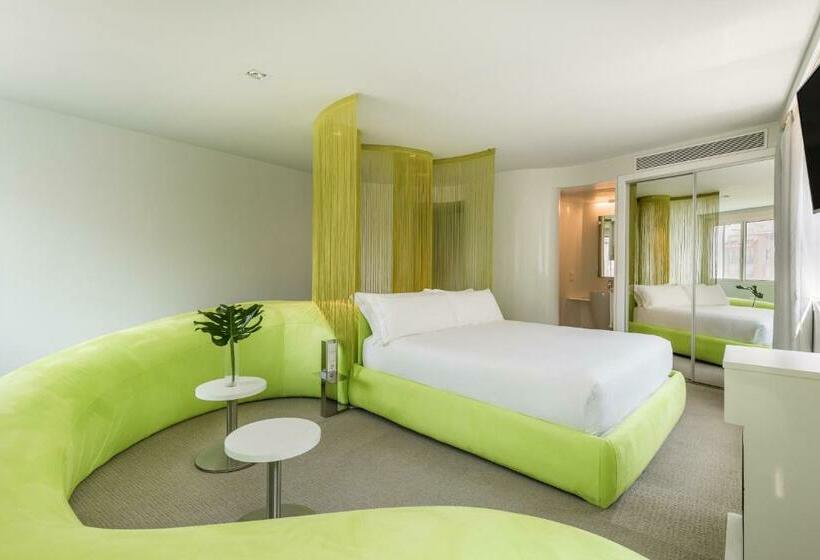 سوییت جونیور, Room Mate Oscar